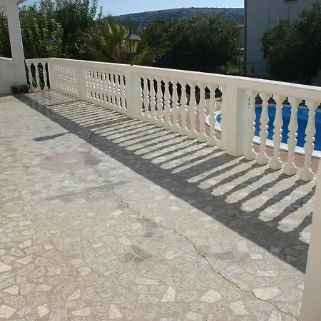 Three-bedroom In Barbat Ii 公寓